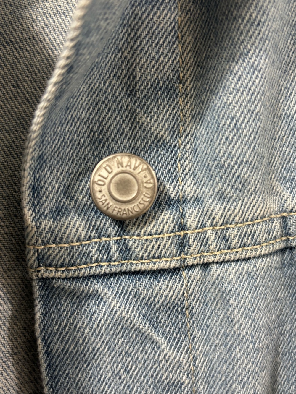 Old Navy relaxed Jean jacket - Picture 3 of 5